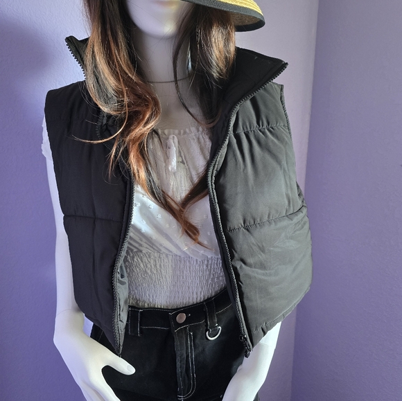 Cropped Puffer Vest Zip Up Stand High Collar Black Lightweight L Juniors - Picture 1 of 6